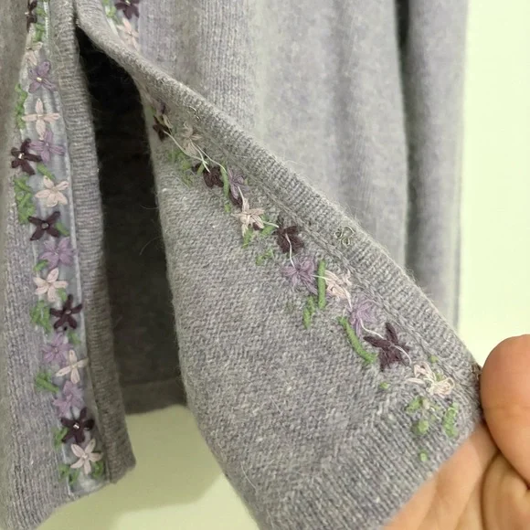 Ann Taylor Cardigan Sweater Small Wool Angora Lavender Floral Embroidered - Picture 4 of 8